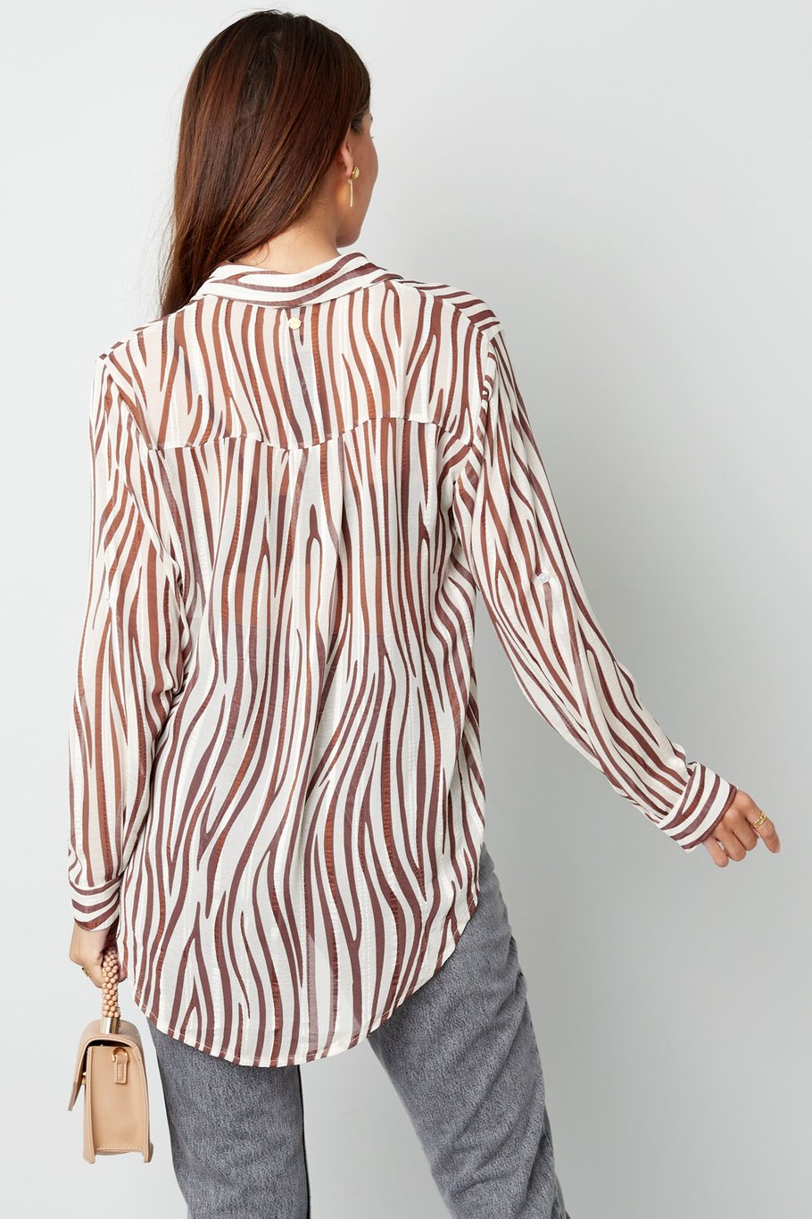 Bluse mit ästhetischem Druck - braun/weiß Bild9